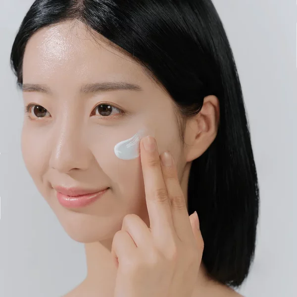 SKIN1004 Madagascar Centella Hyalu-Cica Water-Fit Sun Serum 50ml - Image 5